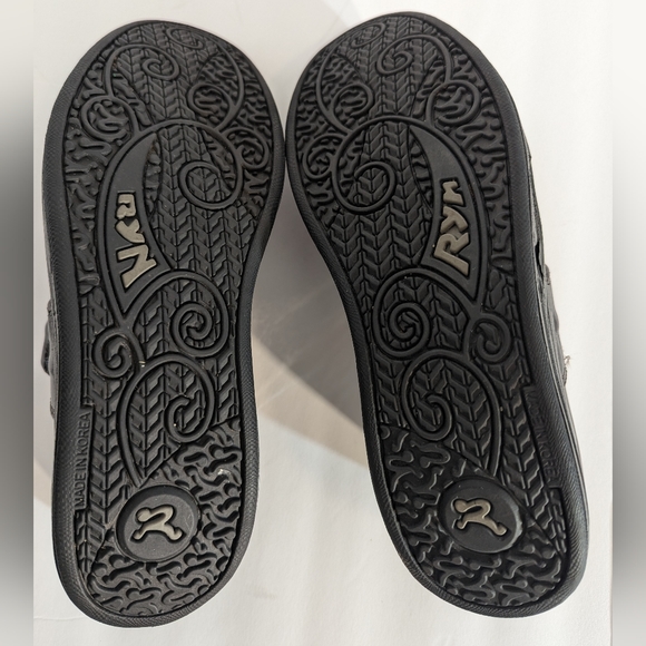 RYN Womens Burgundy Wine Patent Leather Mary Jane Rocking Shoes, Size 7.5 - Picture 5 of 12